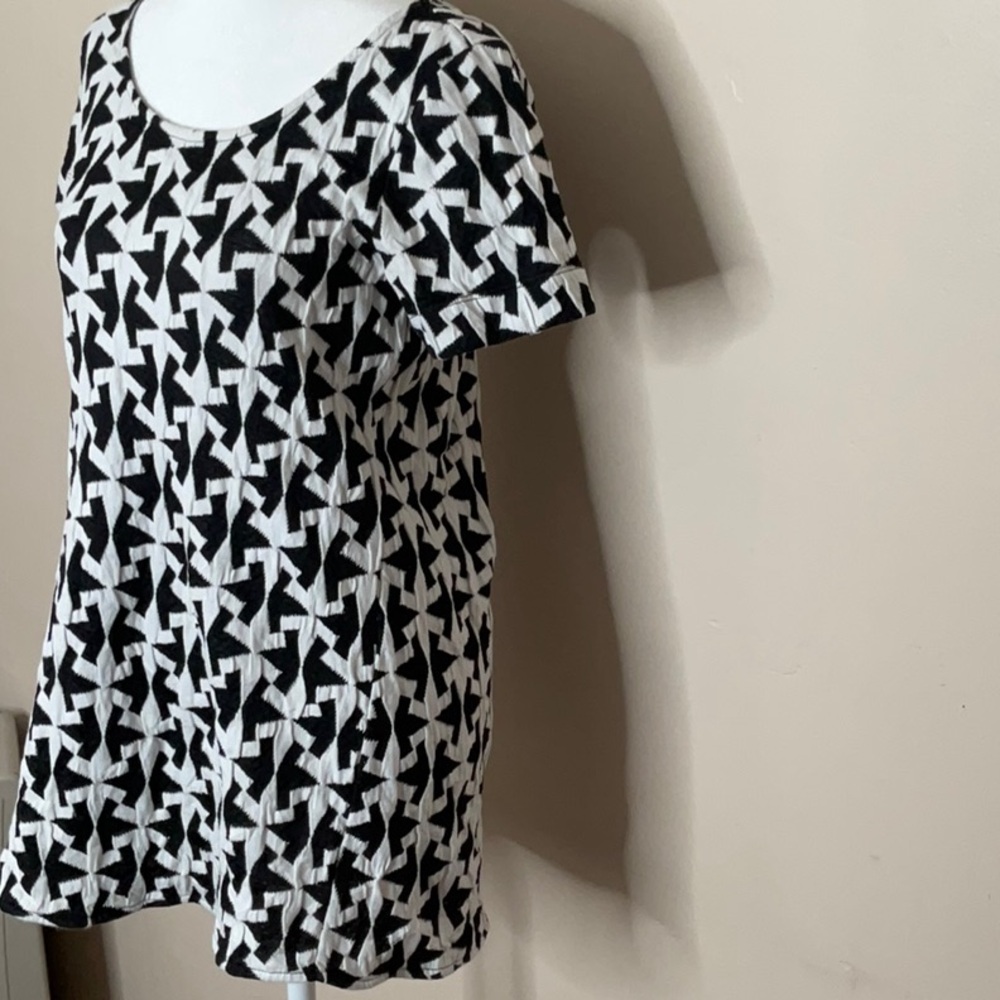 Anthropologie Black and White Patterned Short Sleeve Top - Picture 3 of 8